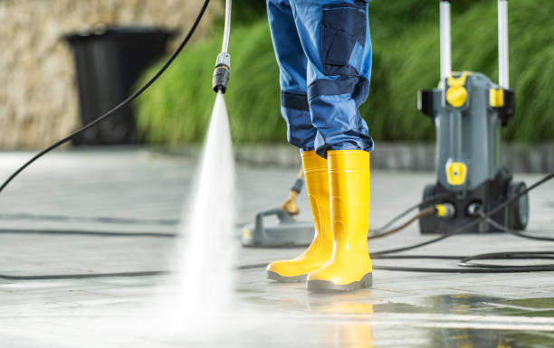 Best Deck Cleaning Services  in Ironwood, MI