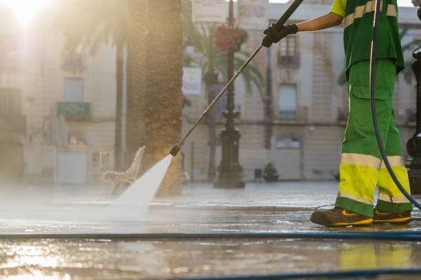 Best Deck Pressure Washing  in Ironwood, MI
